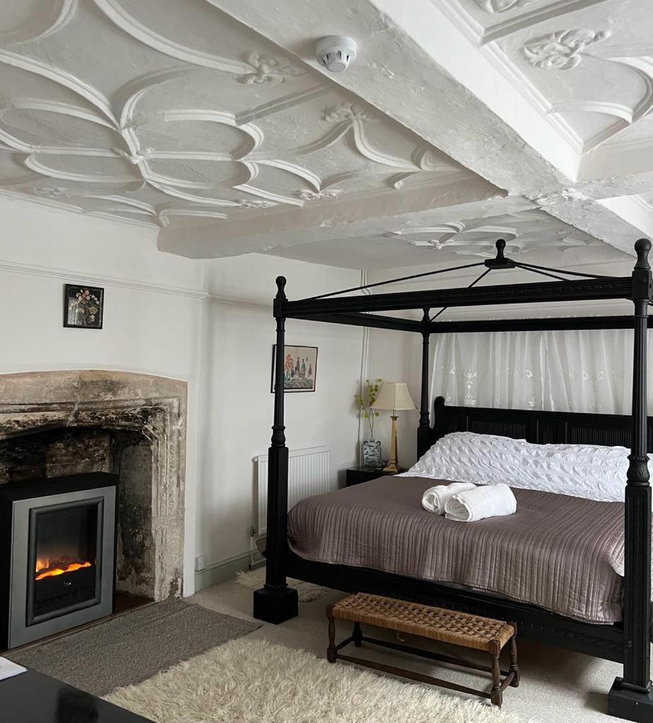The Totnes Guest House. Upstairs At Zappa'S Bagian luar foto