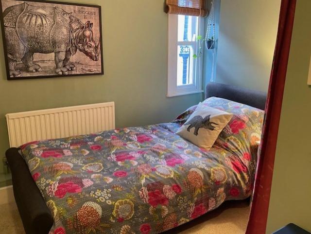 The Totnes Guest House. Upstairs At Zappa'S Bagian luar foto