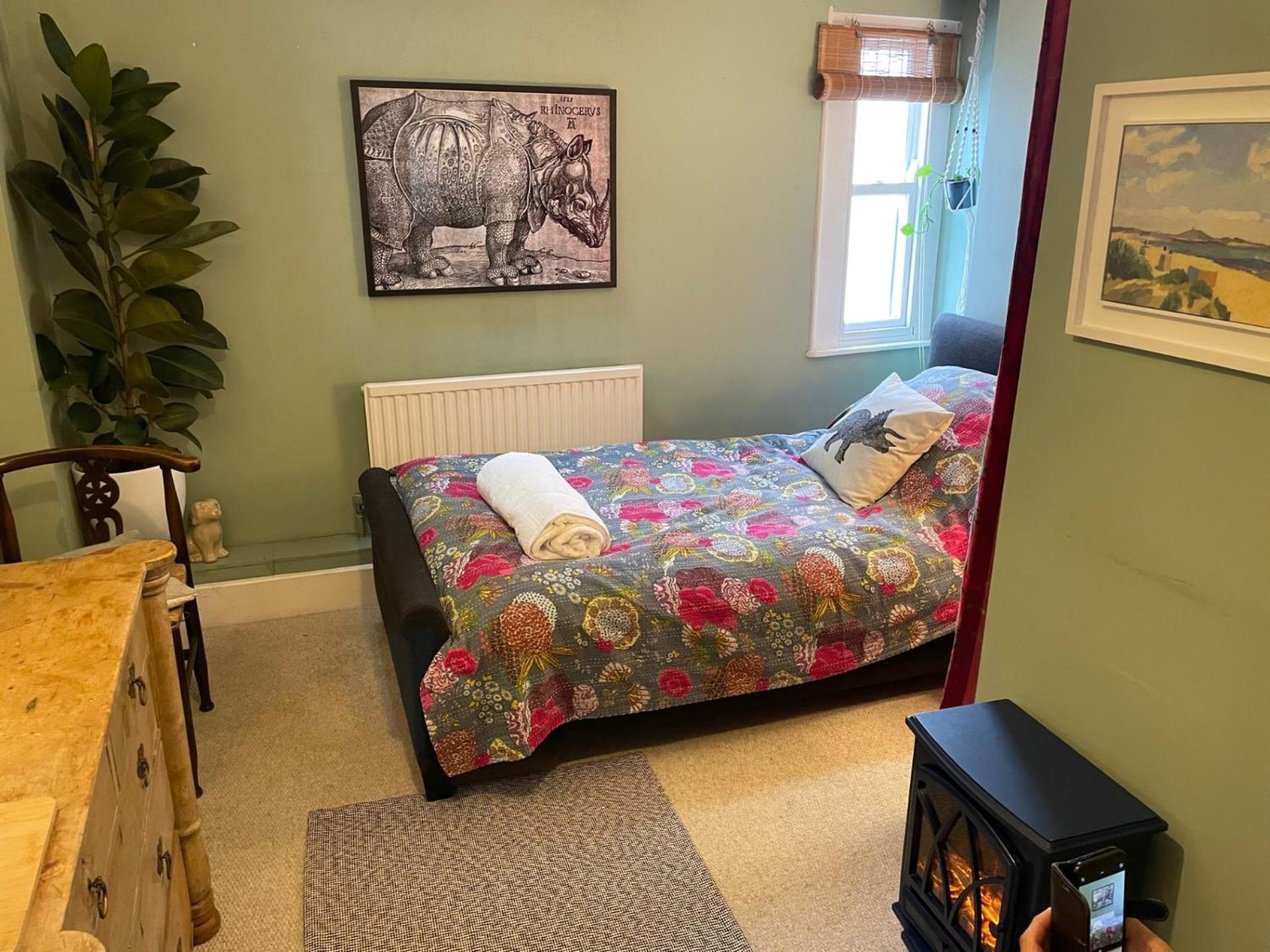 The Totnes Guest House. Upstairs At Zappa'S Bagian luar foto